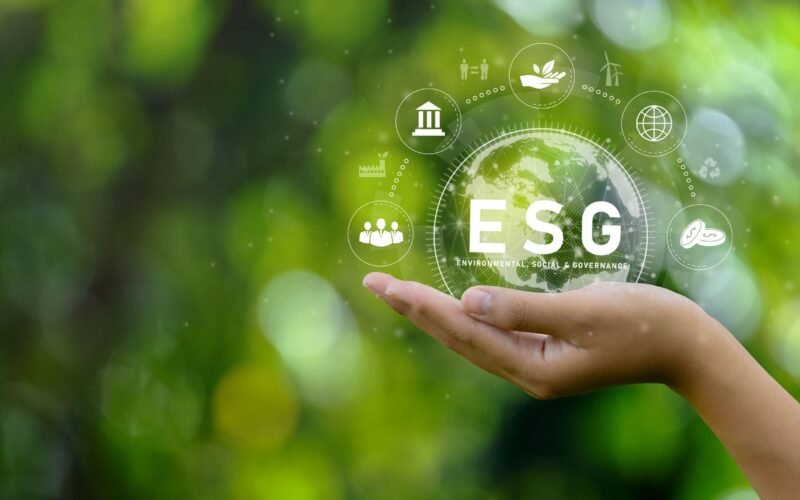 esg-icon-concept-environment-renewable-hands-nature-earth-society-governance-sg-sustainable-business-networked-connections-green-background-environmental-icon-2-scaled